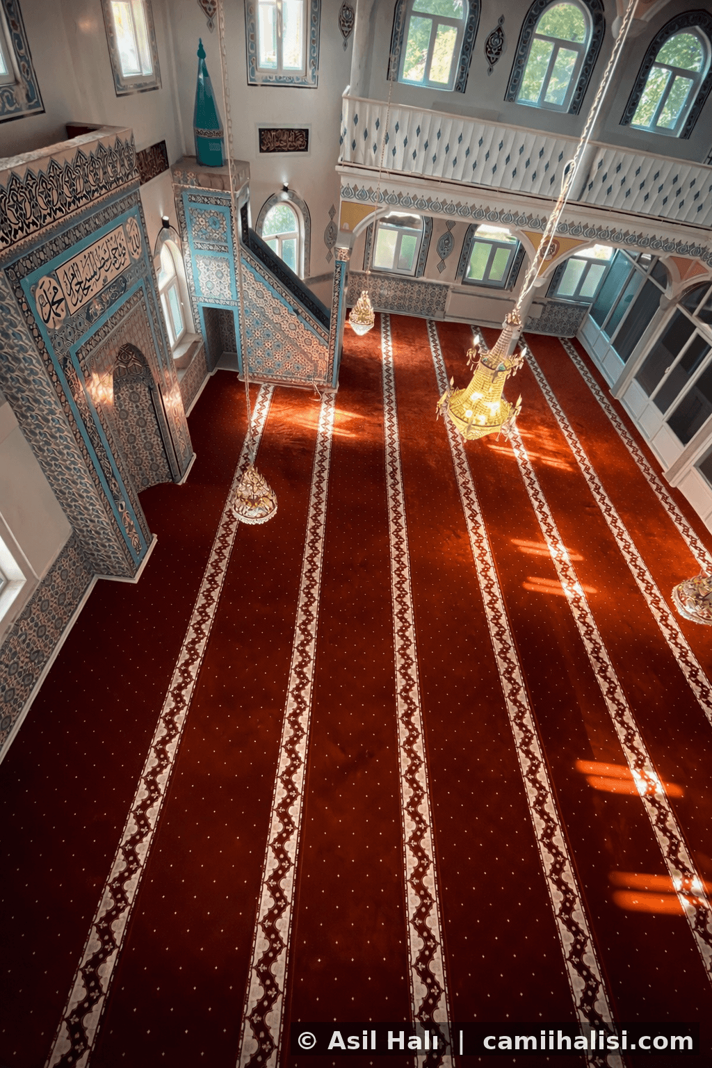 Cami halısı detay görsel — dokunuş kalitesi ve renk fastliği